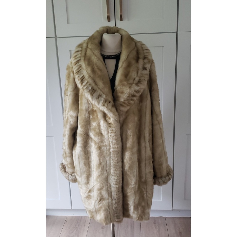 Dennis Basso Coat Womens‎ 1X Ivory Faux Fur Long Cape